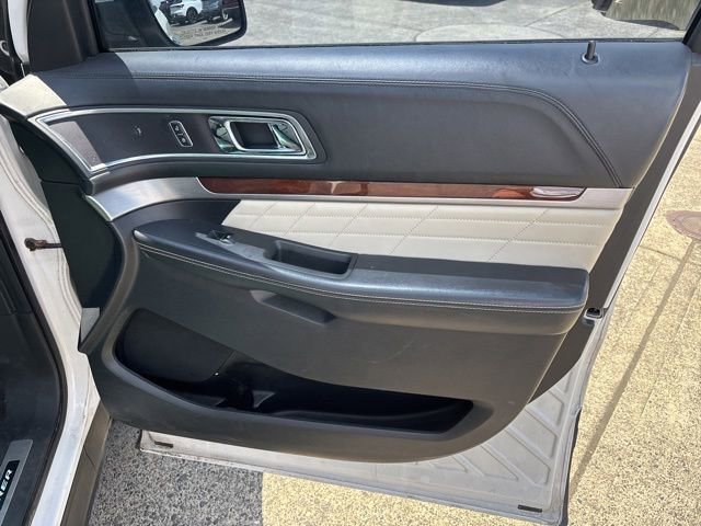 Used 2016 Ford Explorer Platinum AWD/4WD image 39
