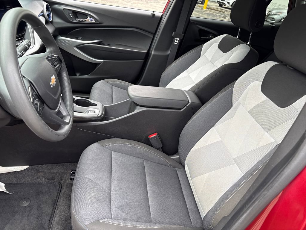 Certified 2025 Chevrolet Trax LS FWD image 9