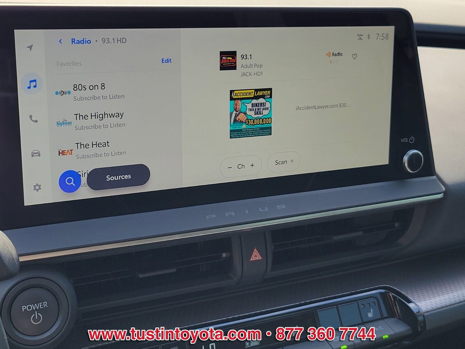 Used 2024 Toyota Prius XLE FWD image 21