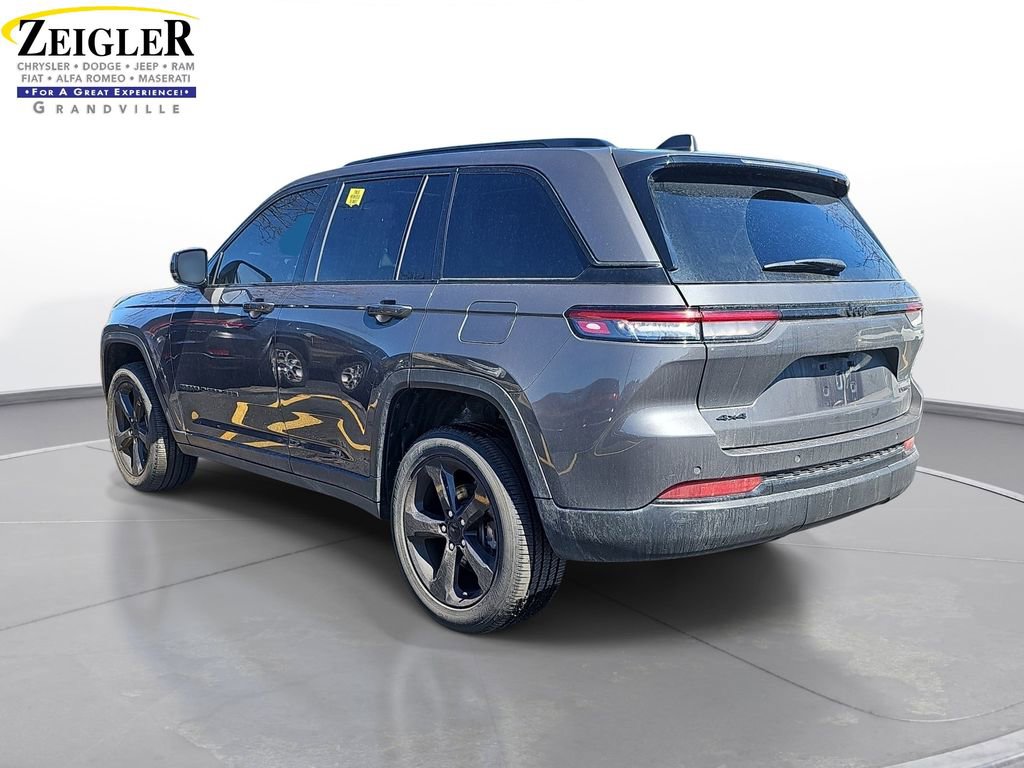 Used 2024 Jeep Grand Cherokee Limited w/ Black Appearance Package image 7