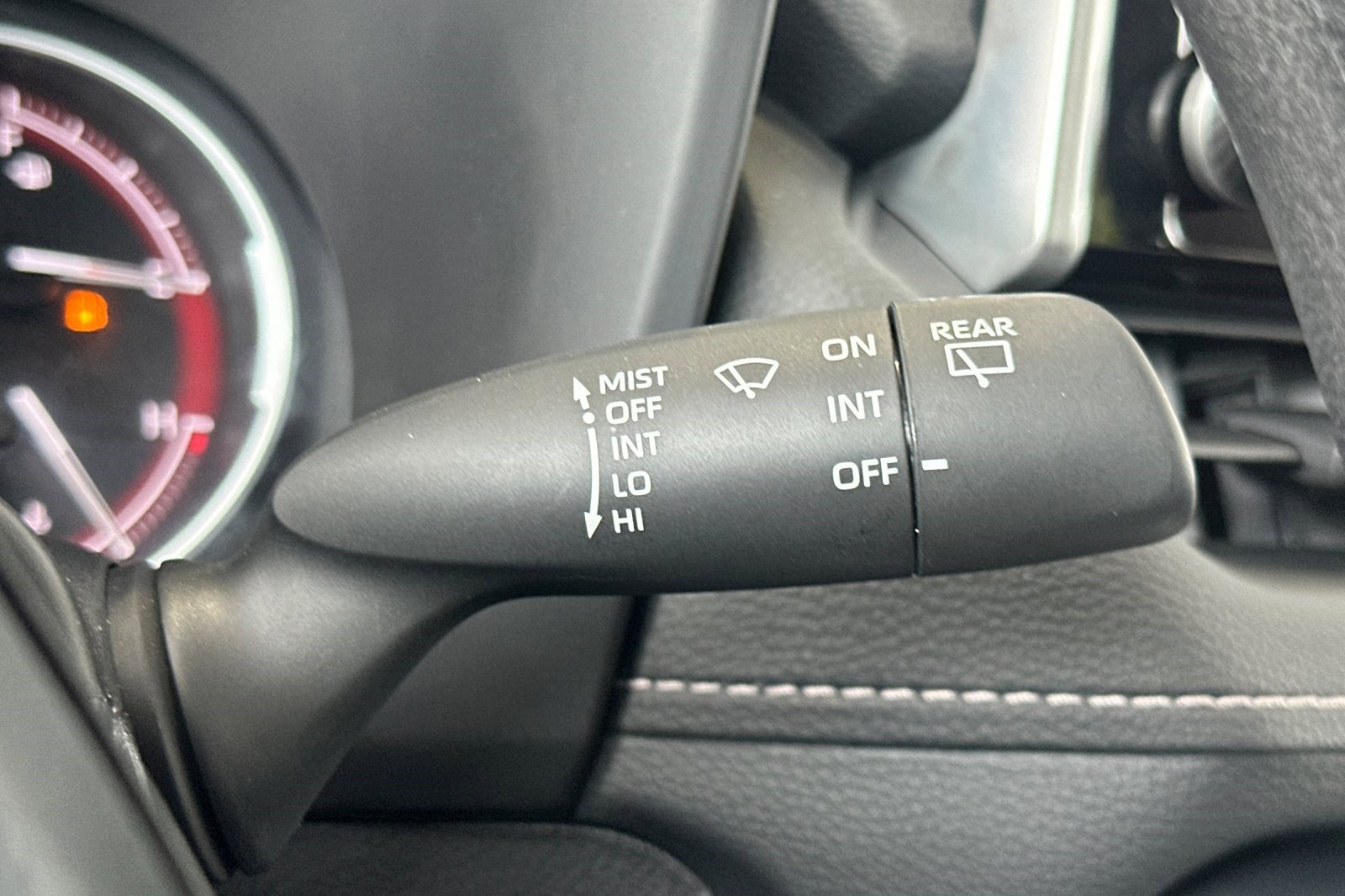 Used 2025 Toyota RAV4 LE AWD/4WD image 31