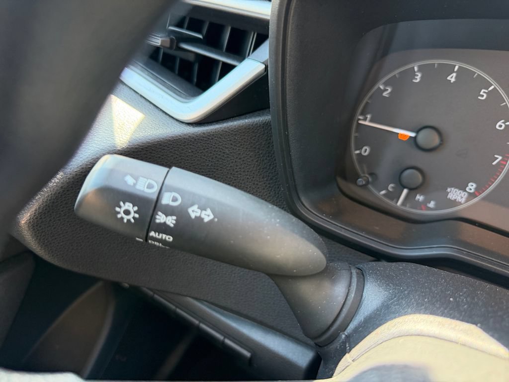 Used 2025 Toyota Corolla LE FWD image 19