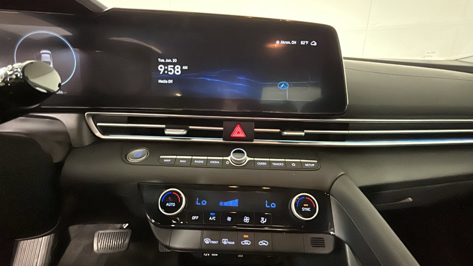Used 2024 Hyundai Elantra SEL FWD image 26