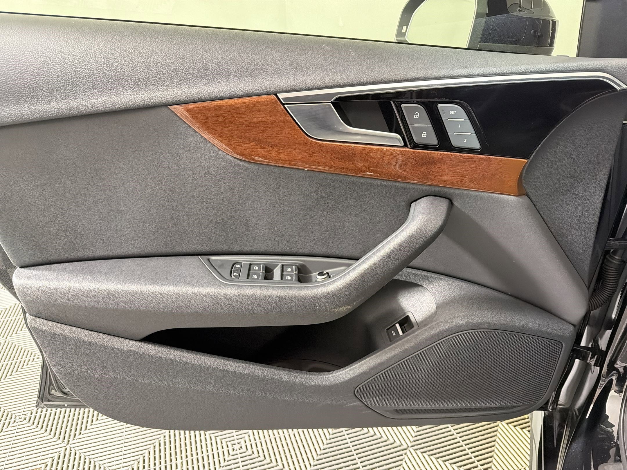 Used 2023 Audi A4 2.0T Premium w/ Convenience Package image 13