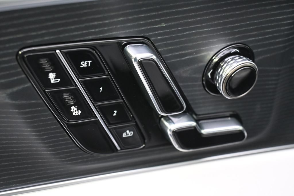 New 2026 Cadillac Lyriq Luxury AWD/4WD image 14