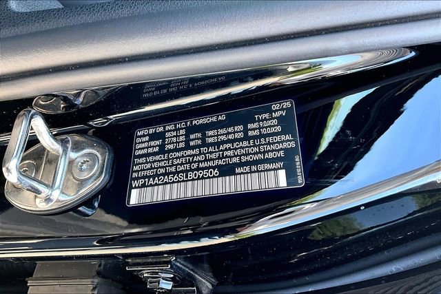 Used 2025 Porsche Macan AWD/4WD image 19