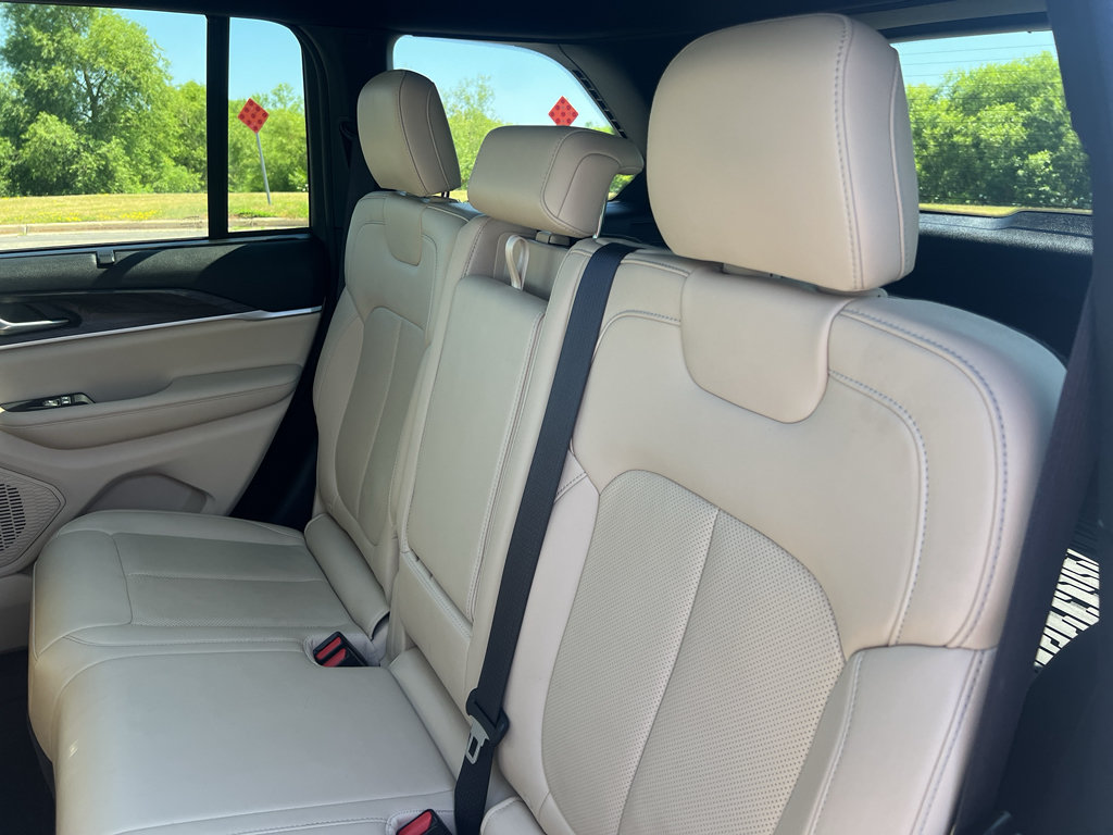 Used 2023 Jeep Grand Cherokee Limited w/ Luxury Tech Group II AWD/4WD image 37