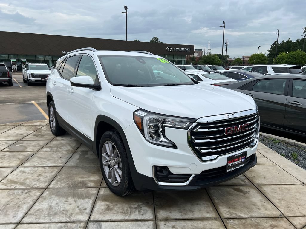 Used 2024 GMC Terrain SLT AWD/4WD image 3