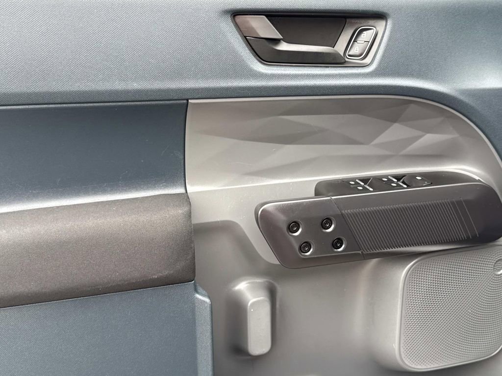 Used 2023 Ford Maverick XL image 18