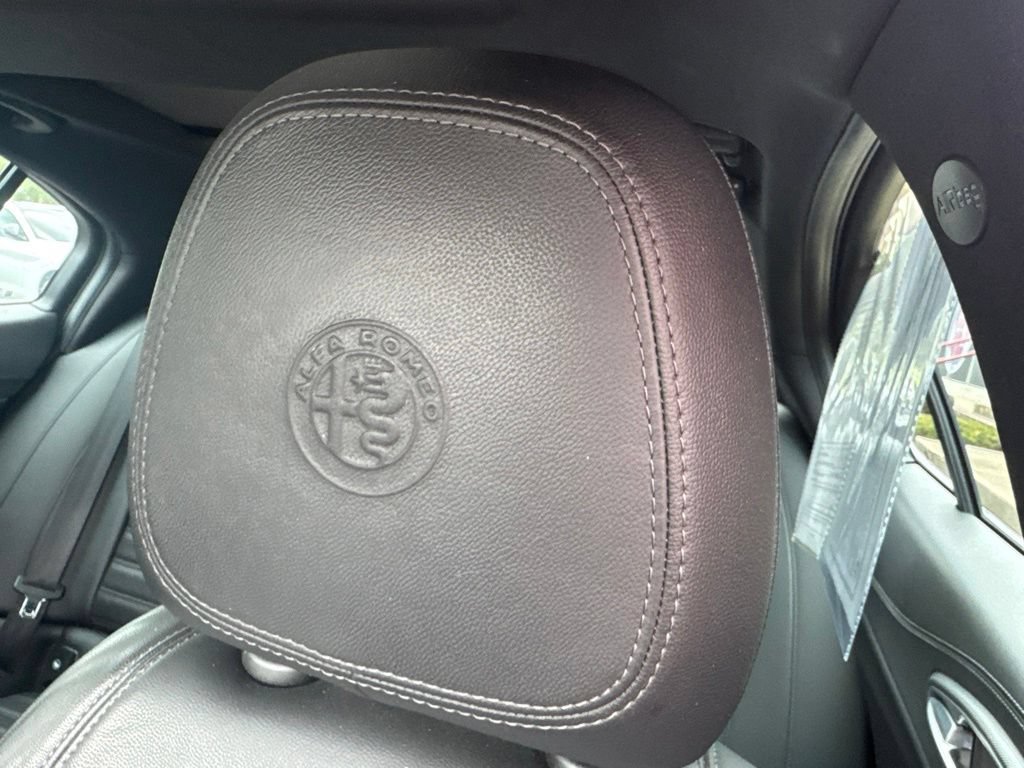 Used 2022 Alfa Romeo Giulia Veloce AWD/4WD image 33