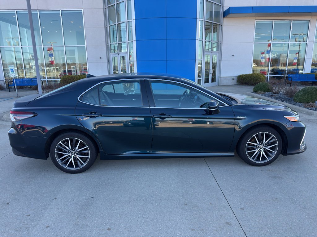 Used 2021 Toyota Camry XLE FWD image 4