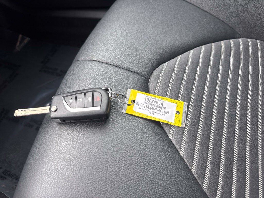 Used 2021 Toyota Camry SE FWD image 32