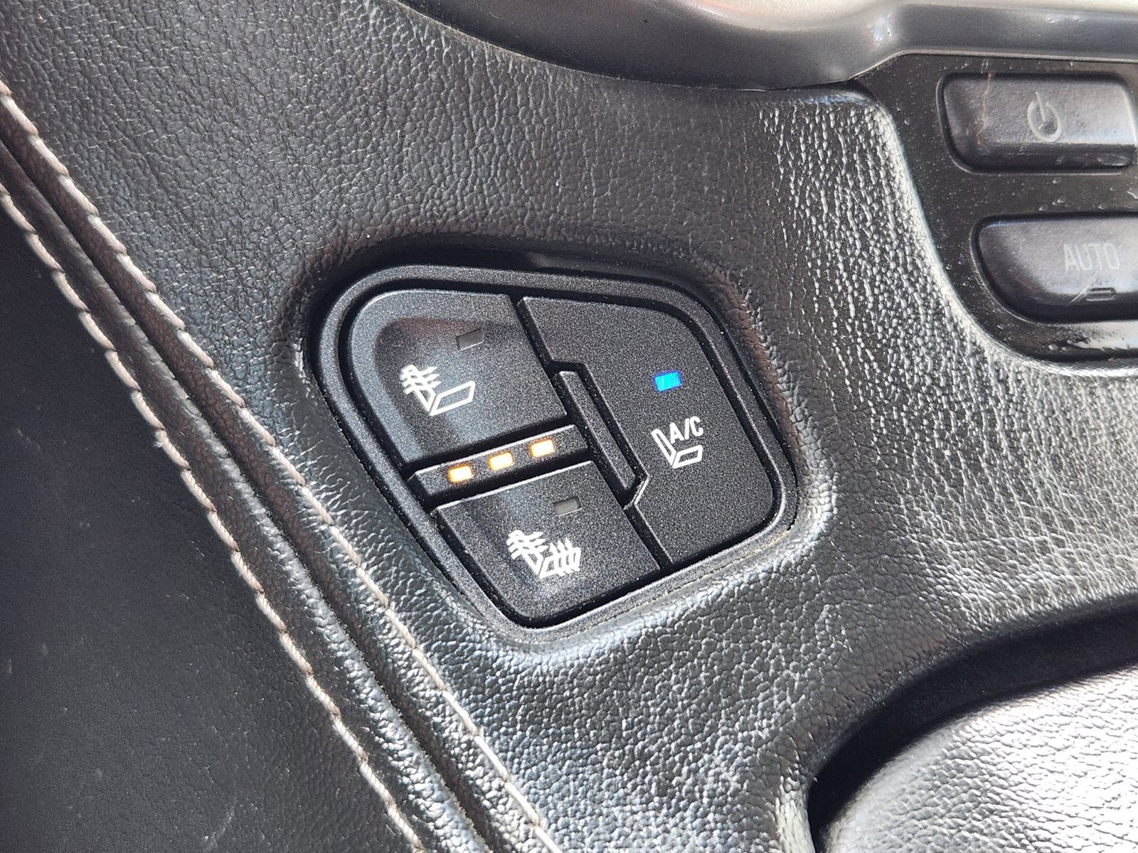 Used 2015 Chevrolet Suburban LTZ AWD/4WD image 23