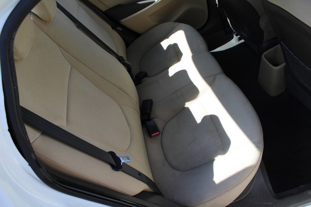 Used 2013 Hyundai Accent GLS image 33