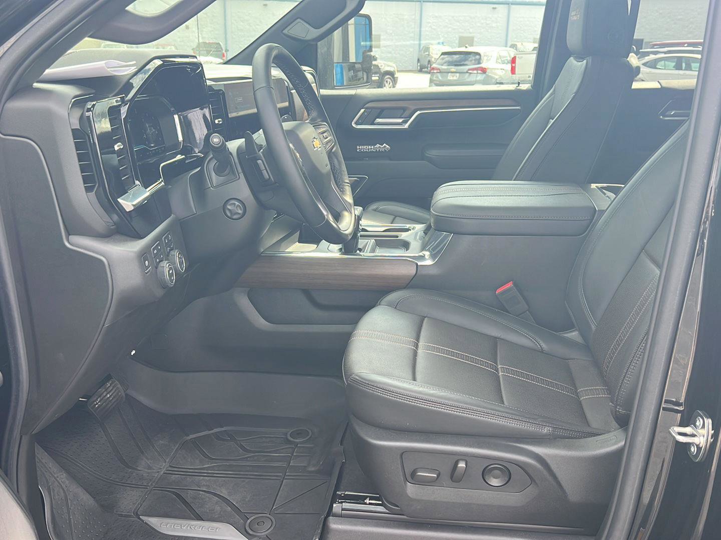 Used 2024 Chevrolet Silverado 1500 High Country w/ High Country Premium Package image 10