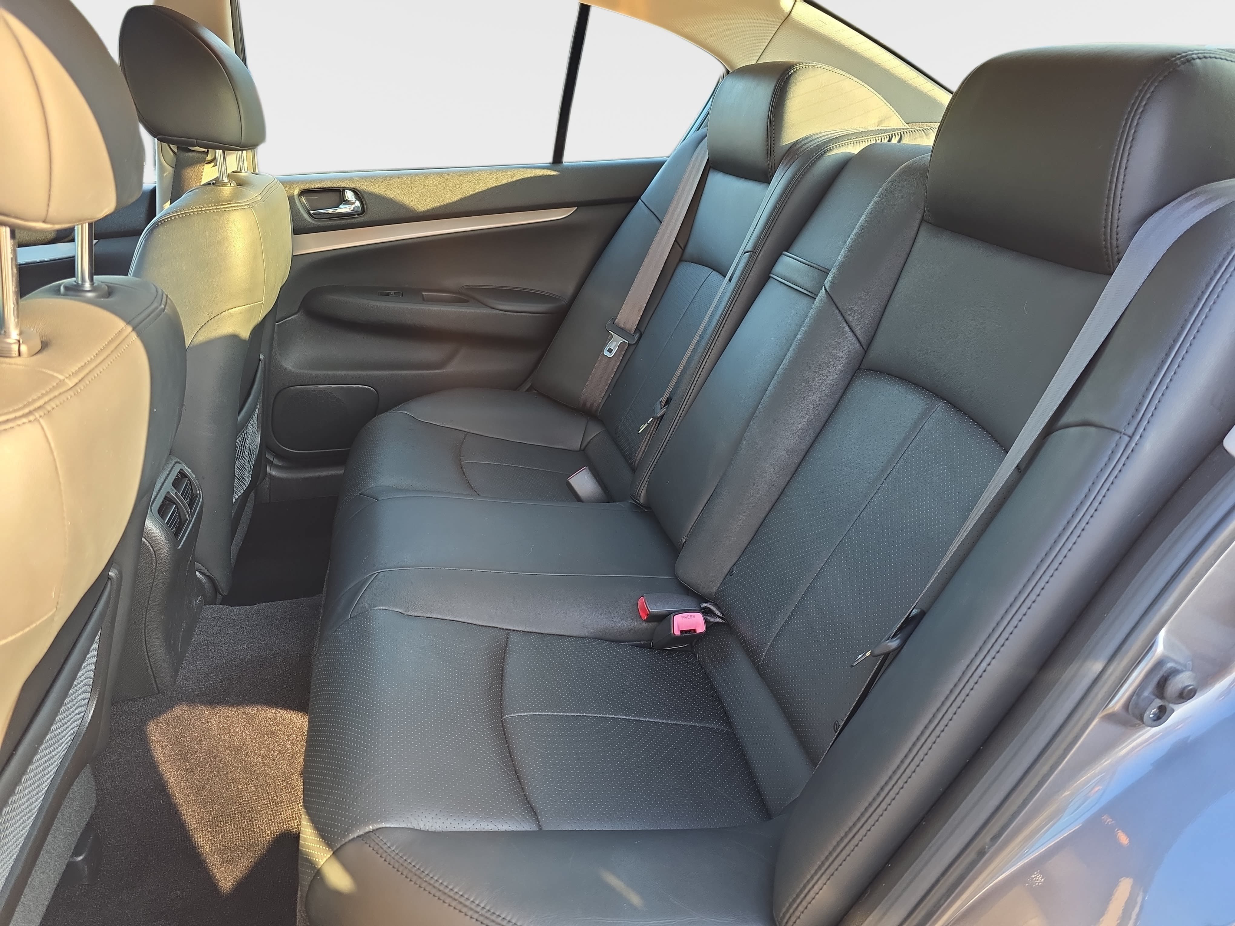Used 2015 INFINITI Q40 w/ Navigation Package RWD image 11