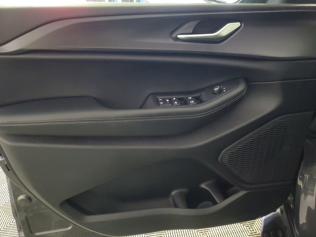 Used 2024 Jeep Grand Cherokee L Laredo w/ Trailer Tow Package image 12