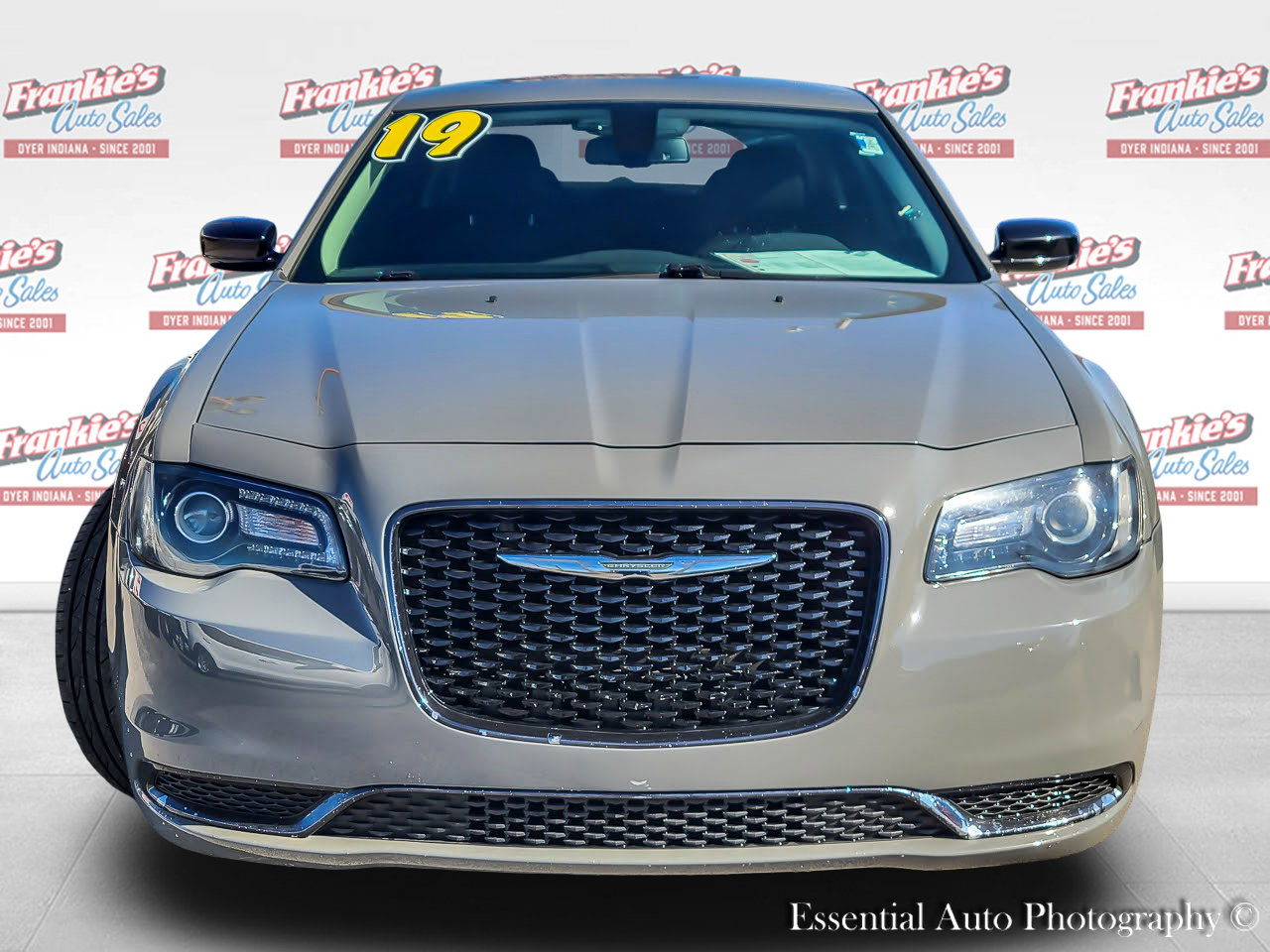 Used 2019 Chrysler 300 Touring w/ Sport Appearance Package image 3