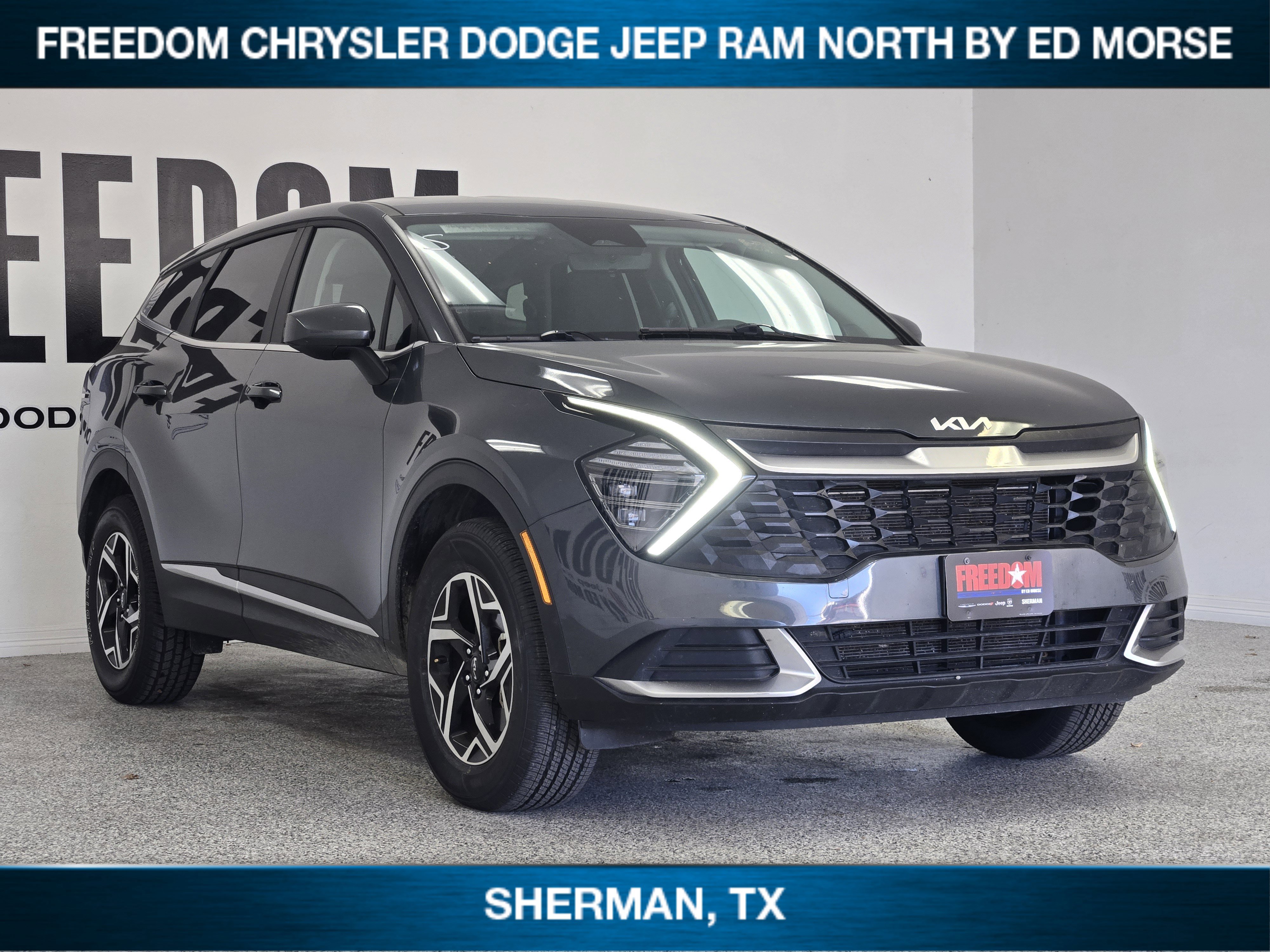 Used 2024 Kia Sportage LX image 2