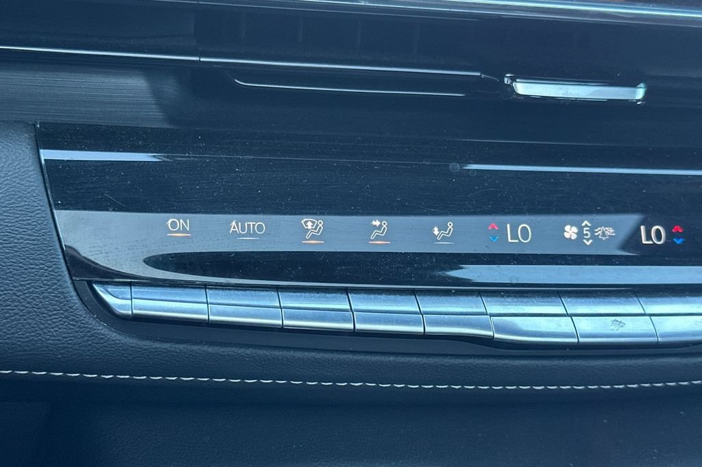 Certified 2021 Cadillac Escalade ESV Premium Luxury w/ Driver Assist Tech Package AWD/4WD image 29