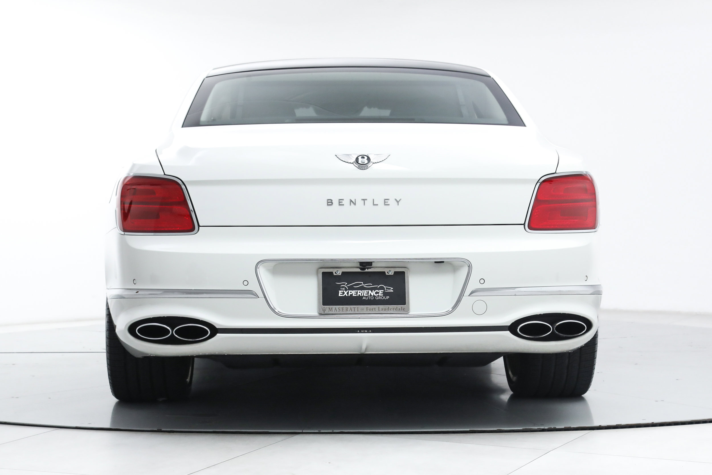 Used 2022 Bentley Flying Spur Plug-In Hybrid AWD/4WD image 4