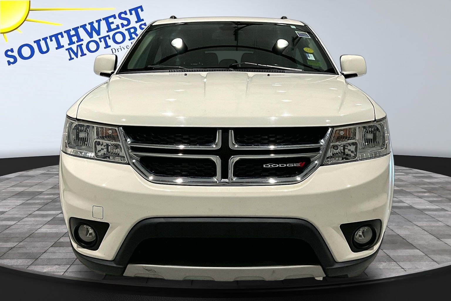 Used 2019 Dodge Journey SE w/ Connectivity Group FWD image 2