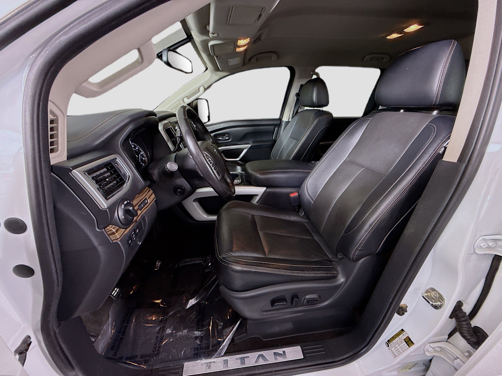 Used 2019 Nissan Titan SL w/ Chrome Package AWD/4WD image 21