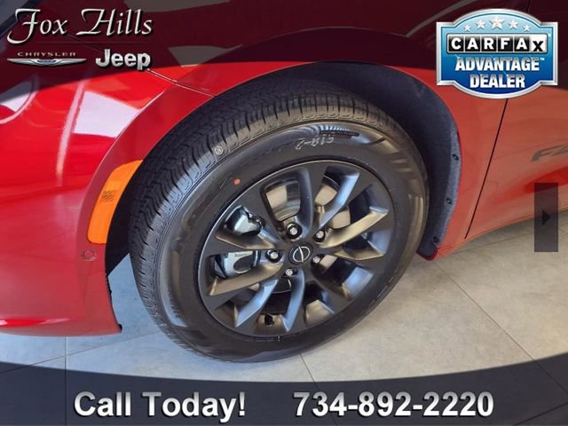 New 2025 Chrysler Pacifica Select w/ Fav Edition Package image 3