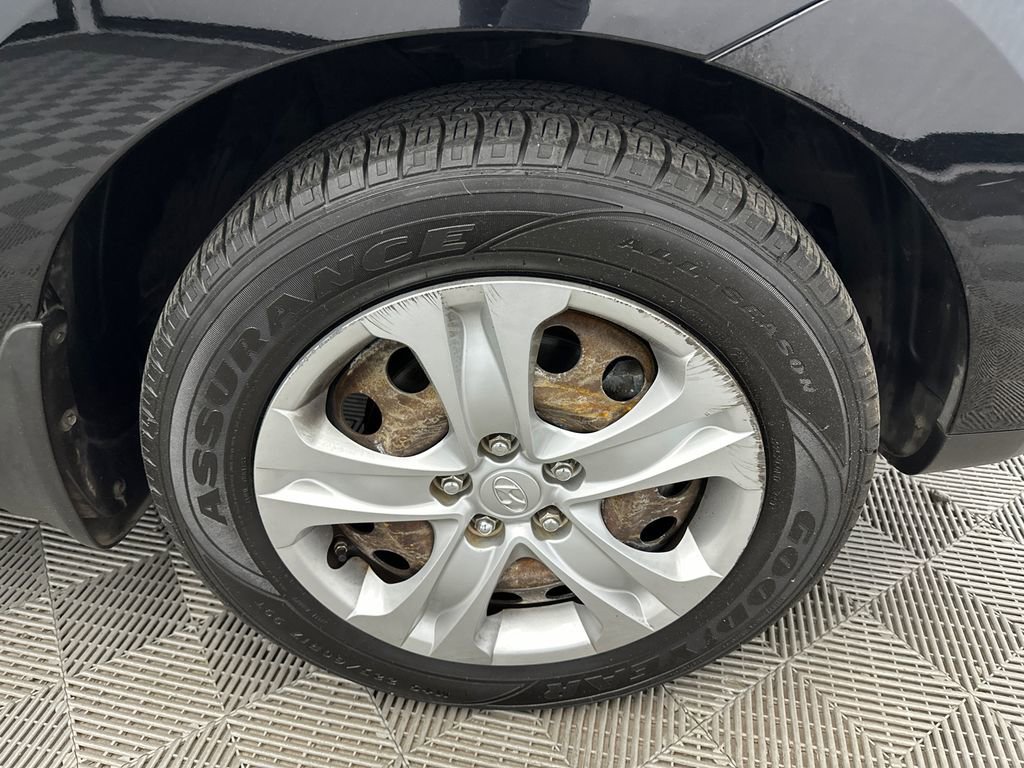Used 2013 Hyundai Tucson GL FWD image 12