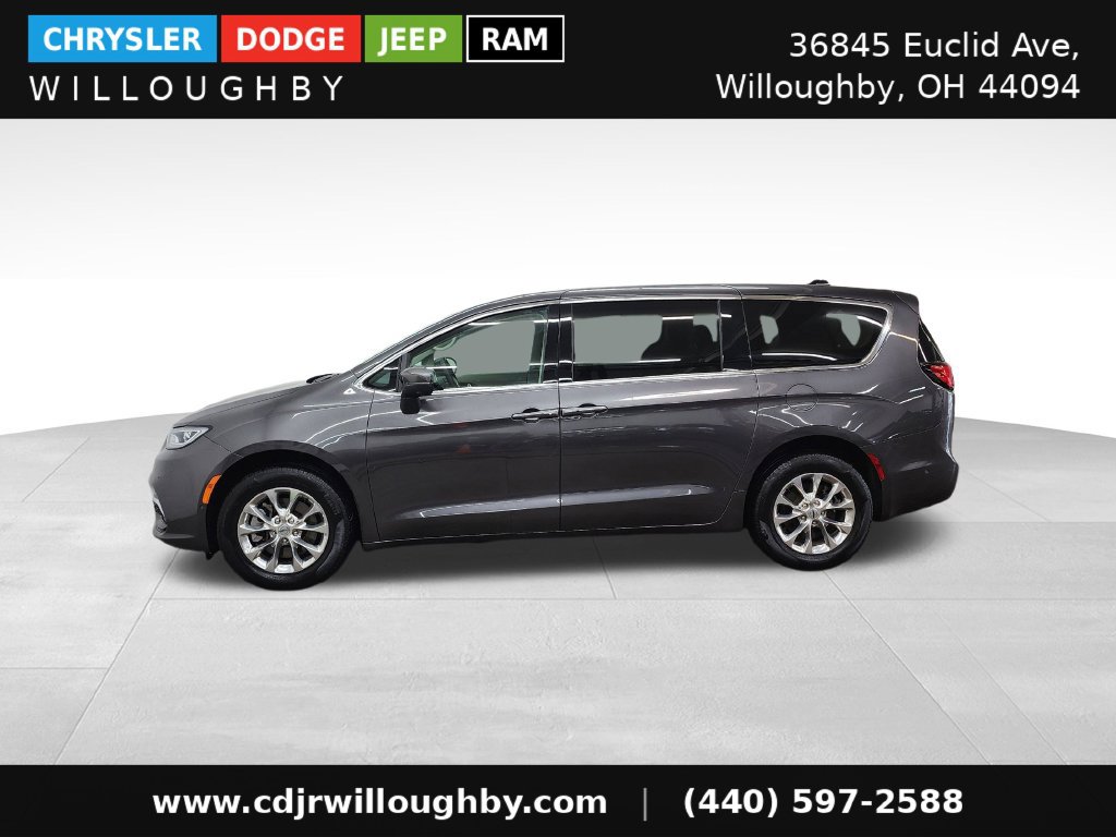 Used 2023 Chrysler Pacifica Touring-L AWD/4WD image 6