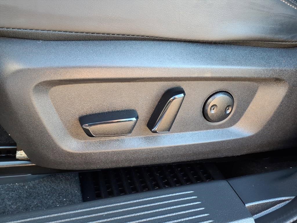 Used 2023 Nissan Rogue Platinum image 4