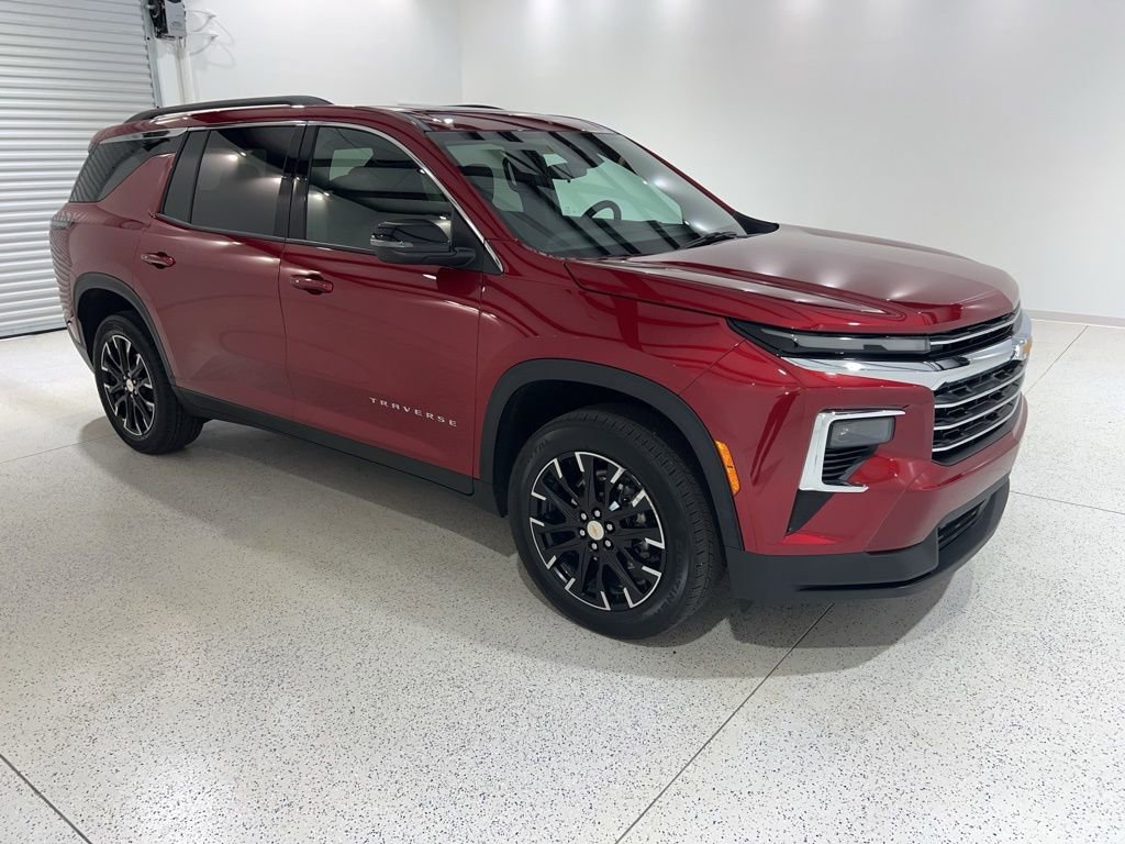 Used 2025 Chevrolet Traverse LT w/ Sun and Wheel Package FWD image 7