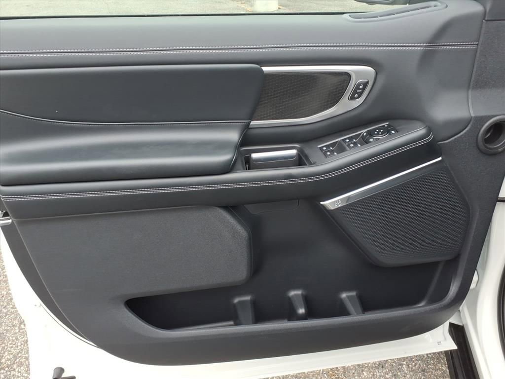 New 2025 Ford Expedition Platinum image 10