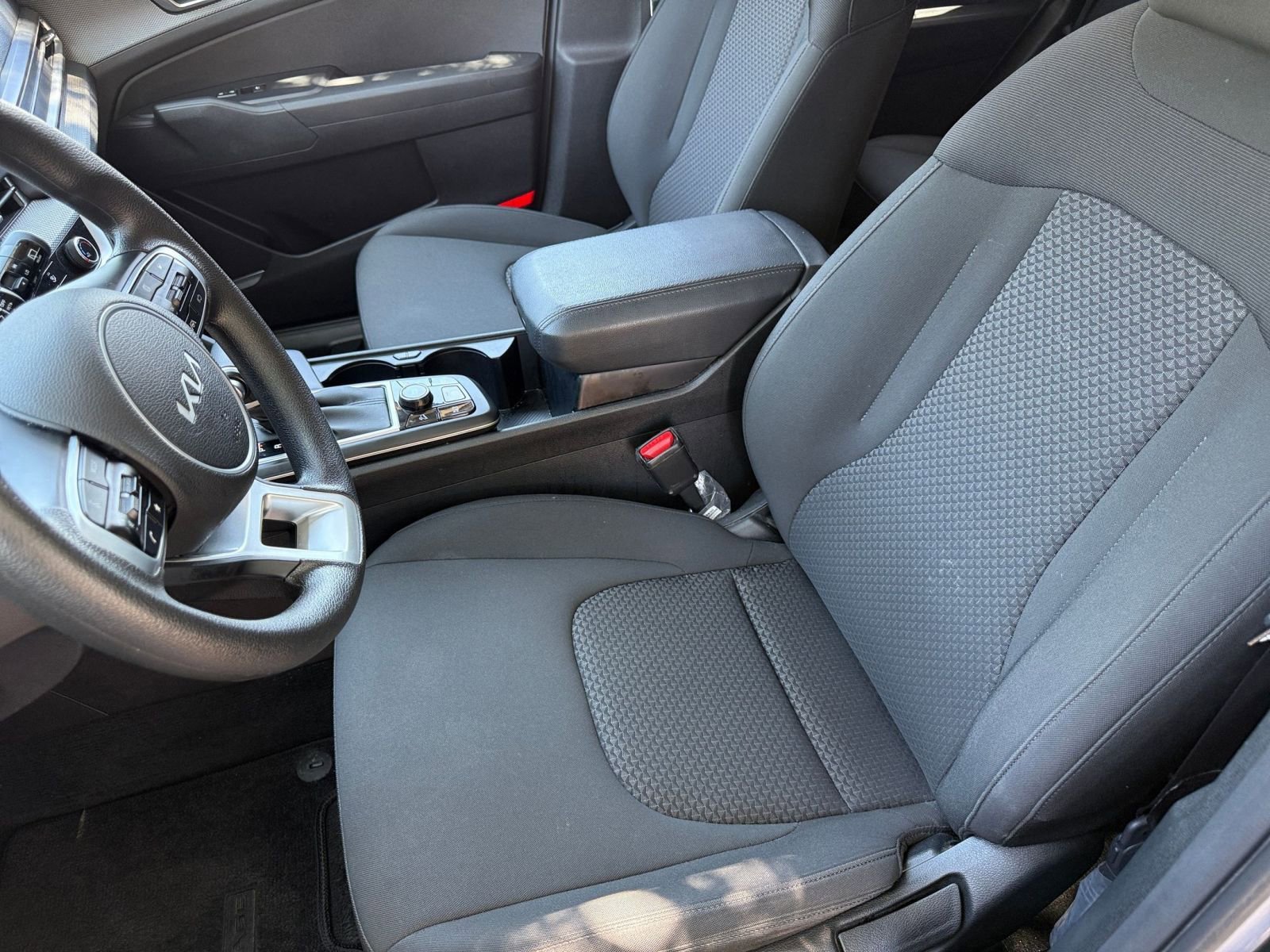 Used 2025 Kia Sportage LX FWD image 36