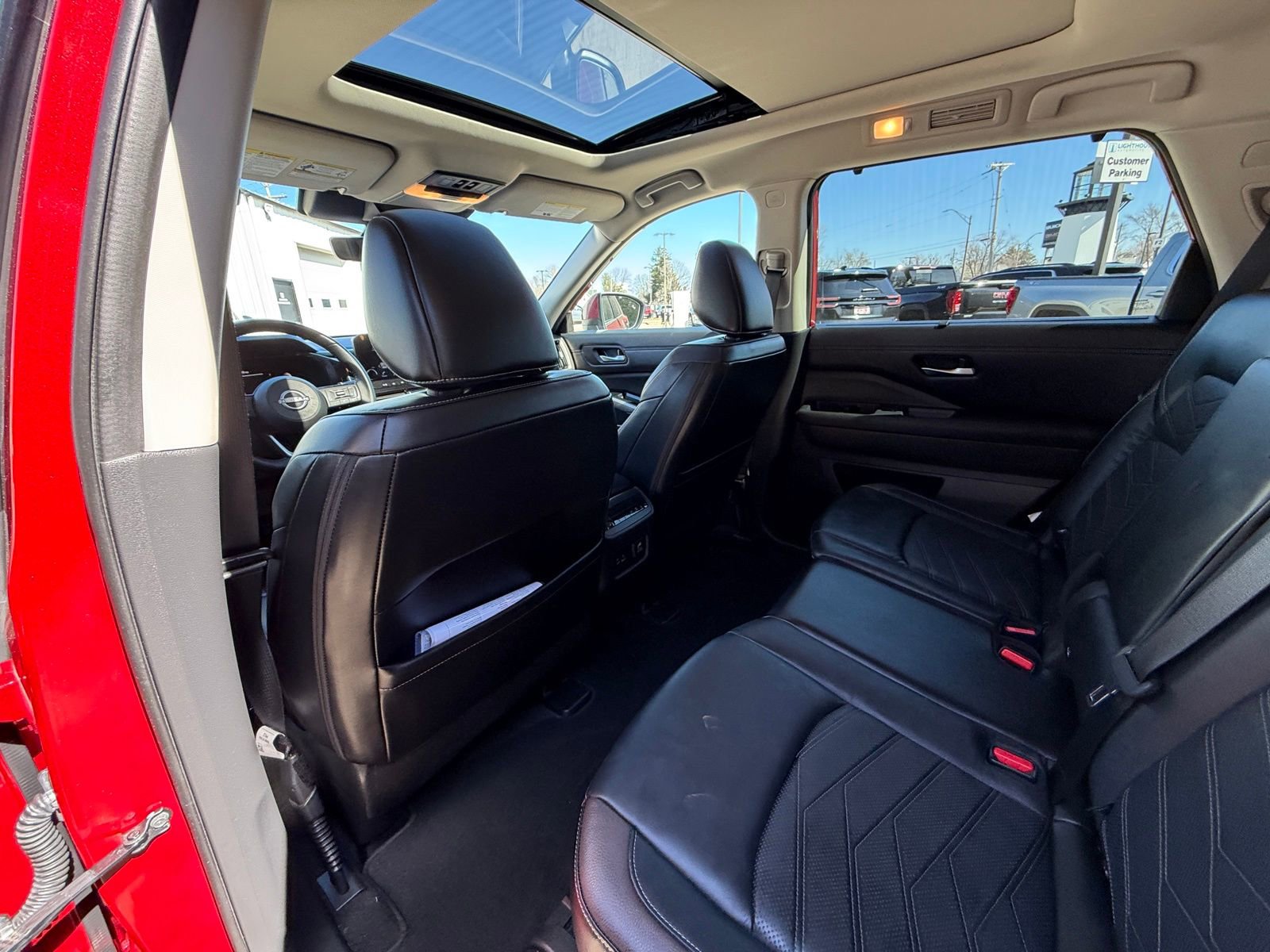 Used 2023 Nissan Pathfinder Platinum w/ Cargo Package image 5