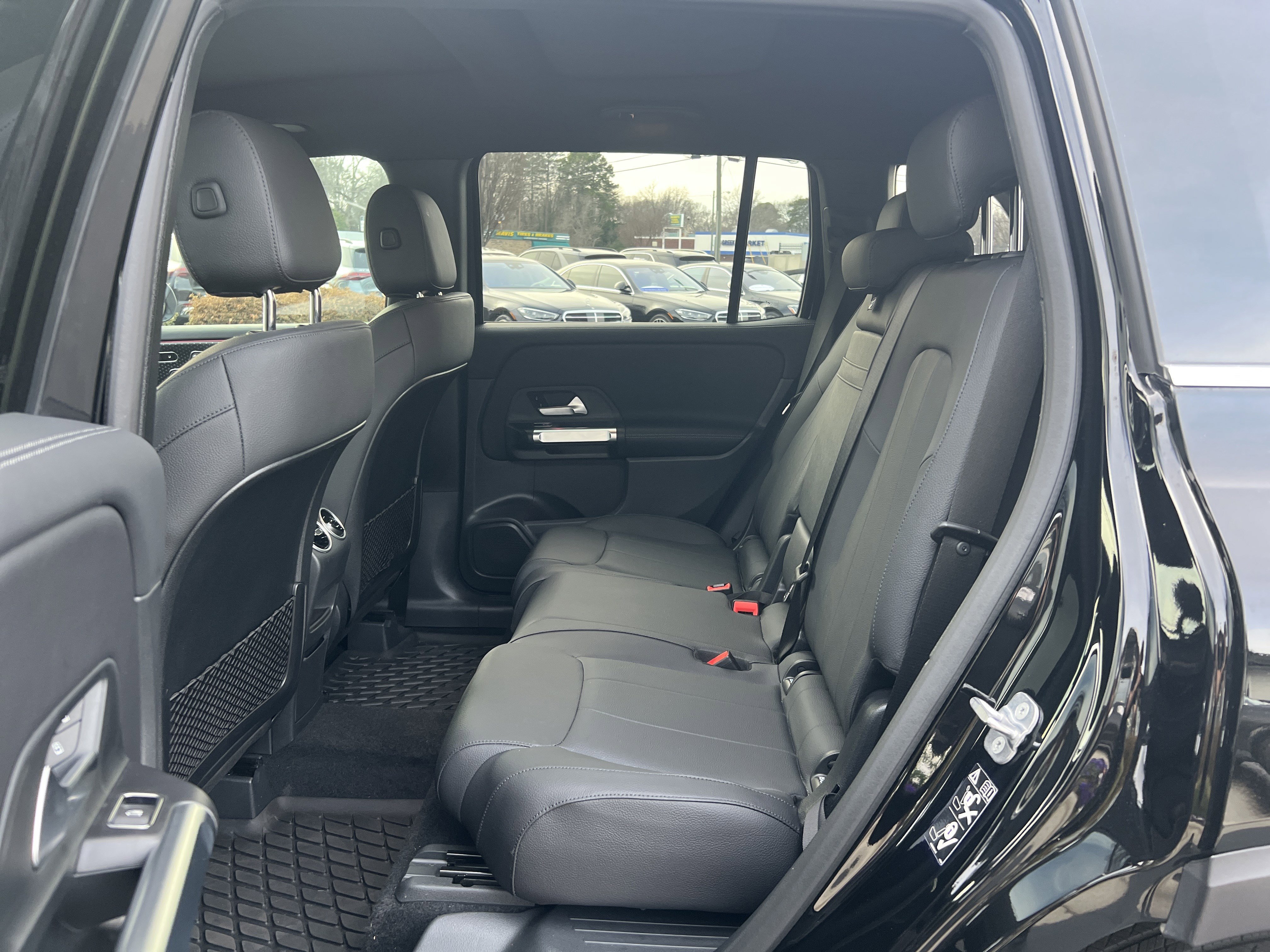 Certified 2025 Mercedes-Benz GLB 250 image 33