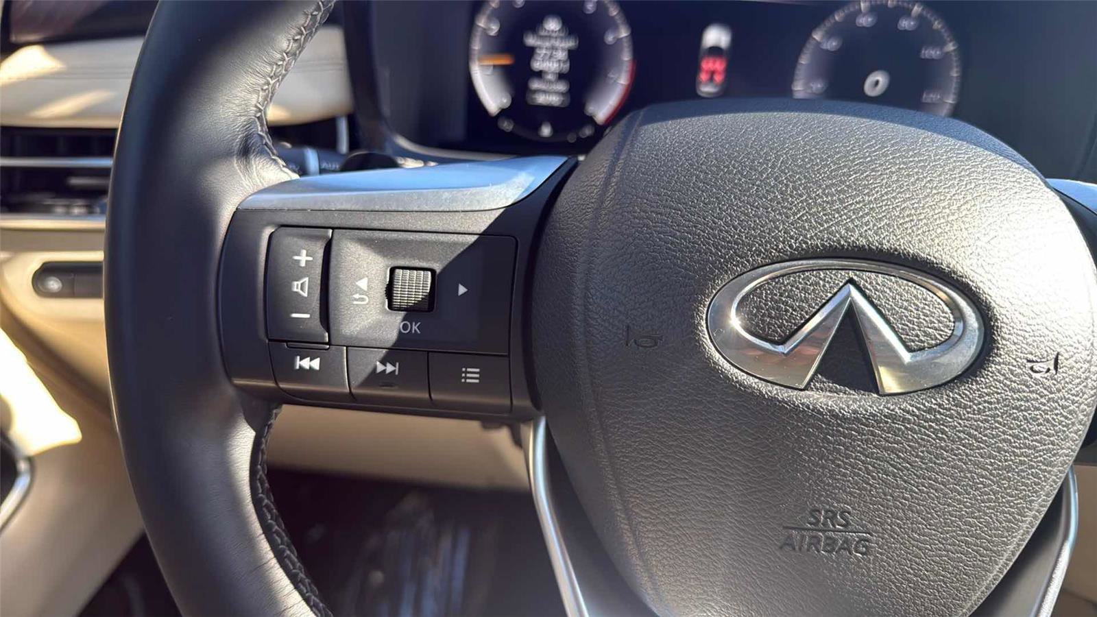 Used 2023 INFINITI QX60 Sensory w/ Cargo Package image 17