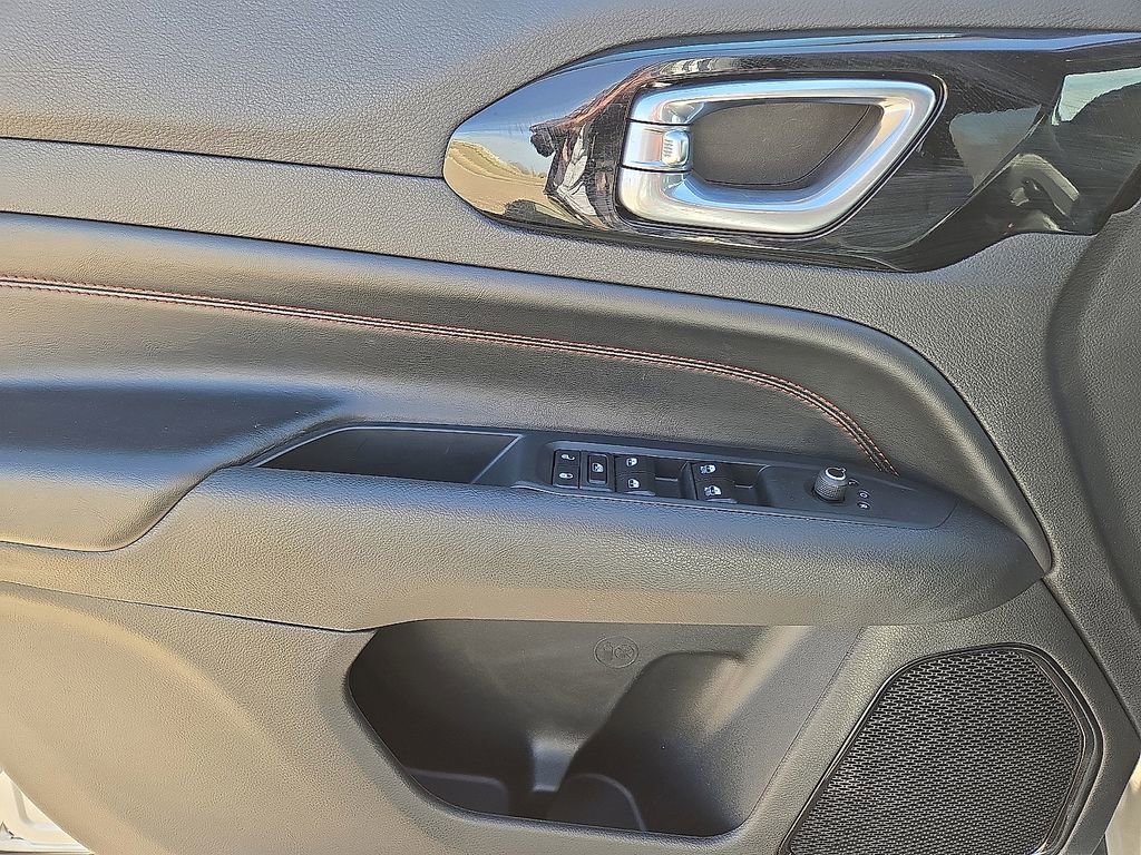 Used 2024 Jeep Compass Trailhawk image 22