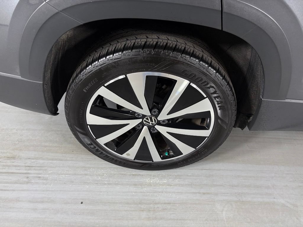 Used 2024 Volkswagen Taos SE FWD image 13