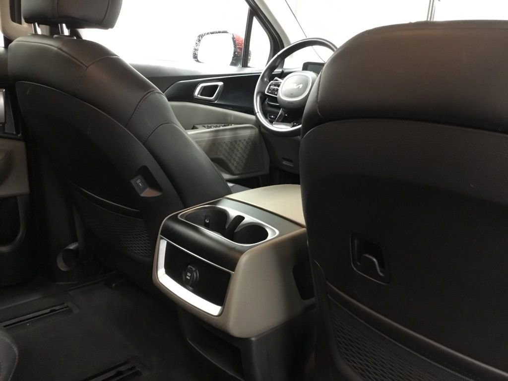 Used 2025 Kia Carnival image 20