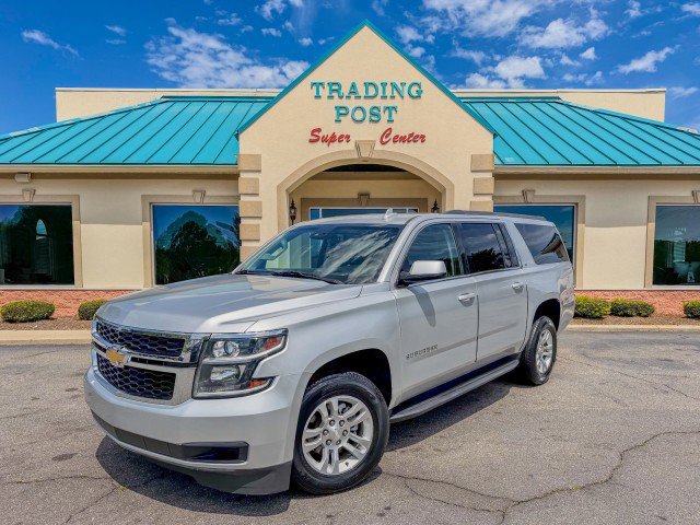 Used 2017 Chevrolet Suburban LT image 2