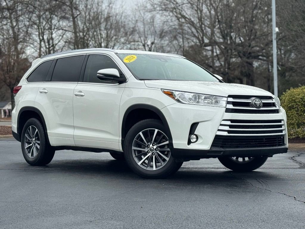 Used 2018 Toyota Highlander XLE image 2
