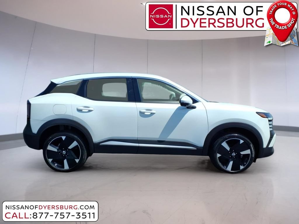 Used 2025 Nissan Kicks SR FWD image 2