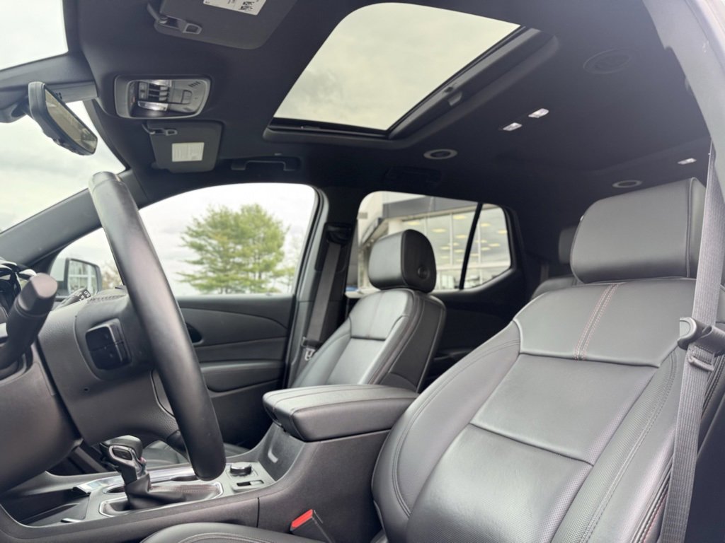 Used 2023 Chevrolet Traverse RS image 17