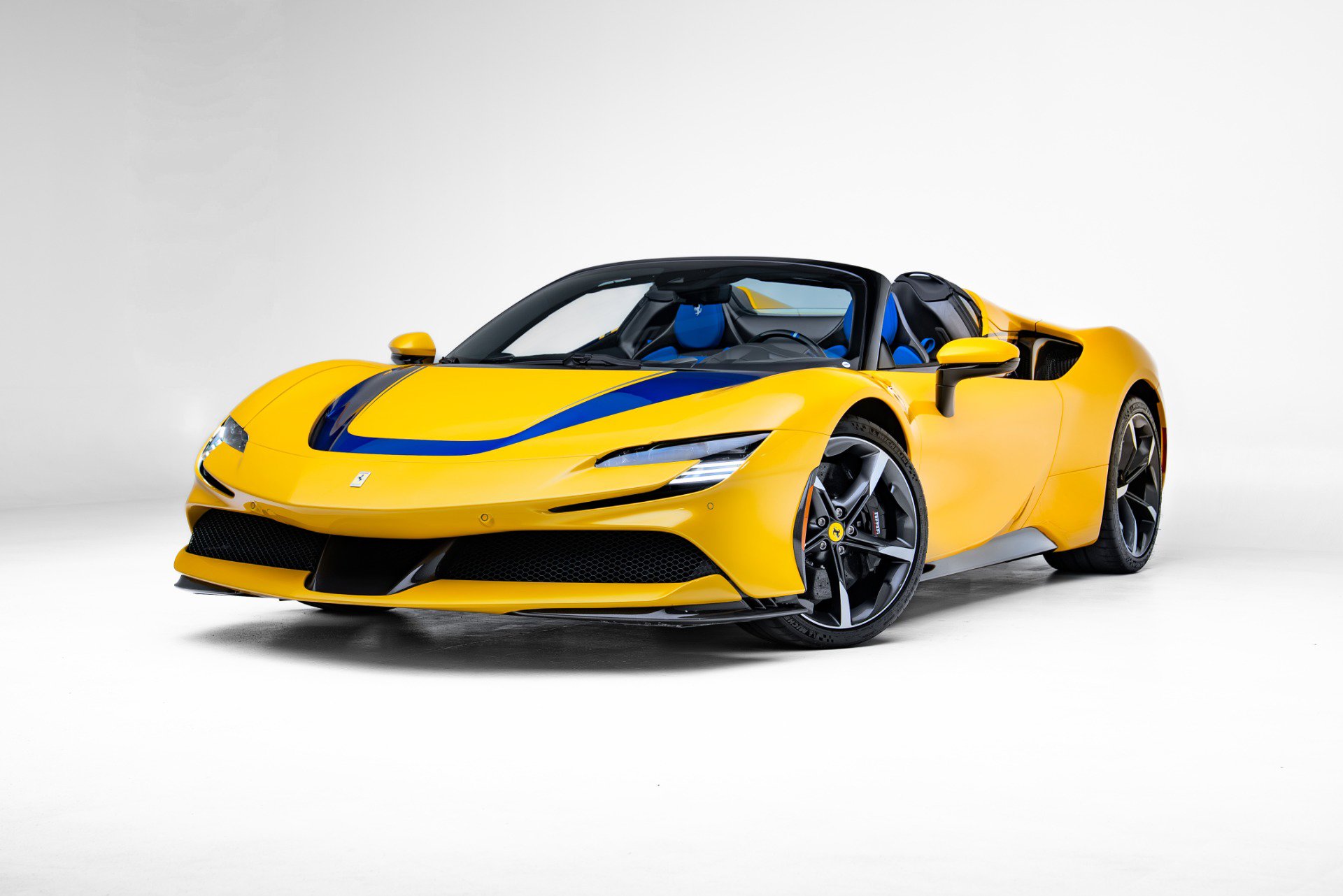 Used 2023 Ferrari SF90 Spider AWD/4WD image 29