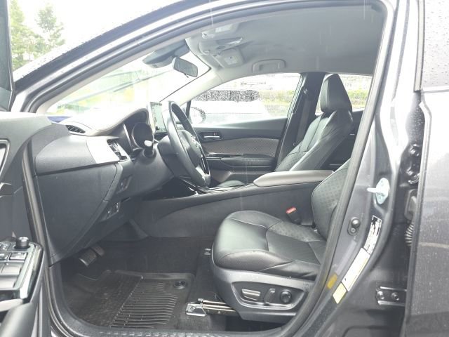 Used 2022 Toyota C-HR Limited FWD image 9