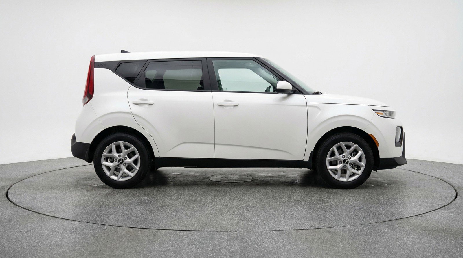 Used 2025 Kia Soul LX w/ LX Technology Package FWD image 11