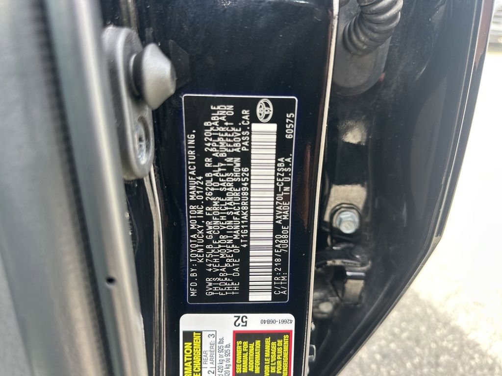 Used 2024 Toyota Camry SE image 32