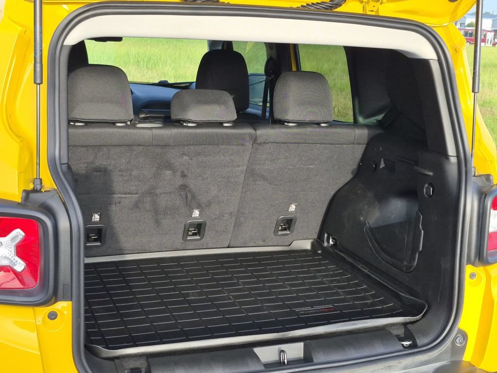 Used 2023 Jeep Renegade Trailhawk AWD/4WD image 11