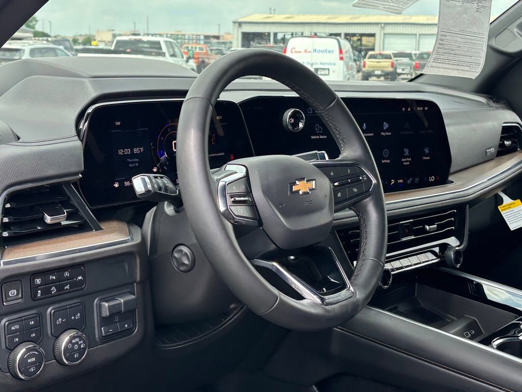 Used 2025 Chevrolet Suburban High Country AWD/4WD image 8
